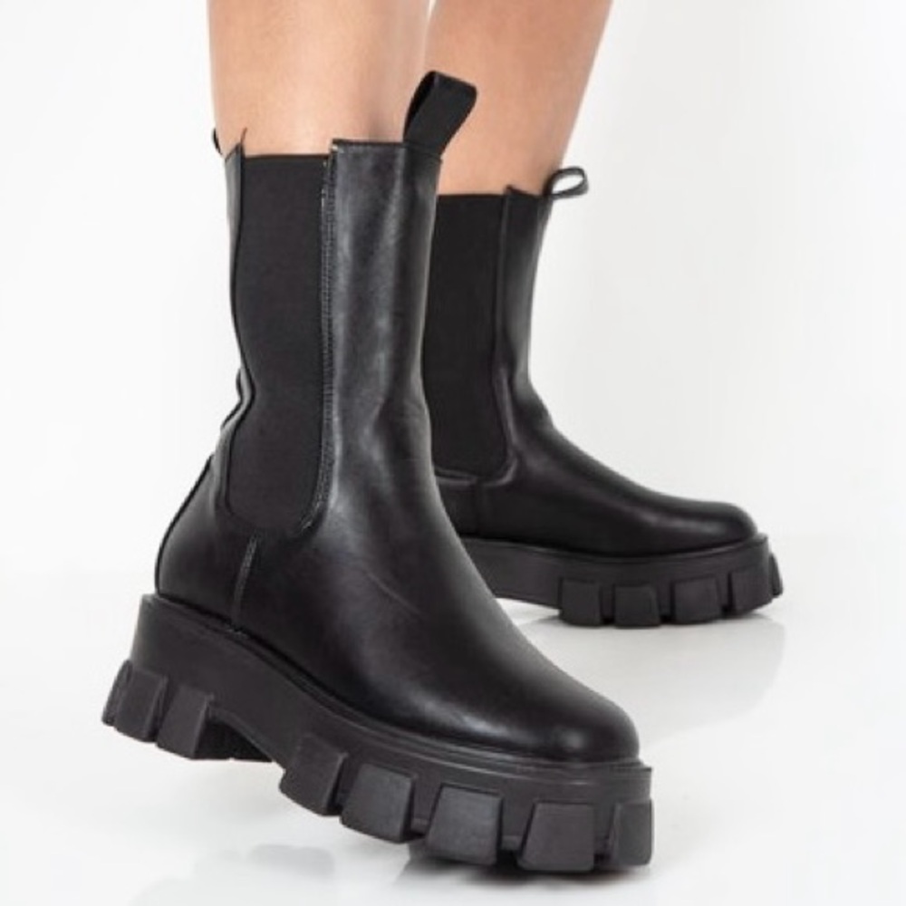 Ready Salted chunky chelsea calf black boots women’s Size 7 lightweight